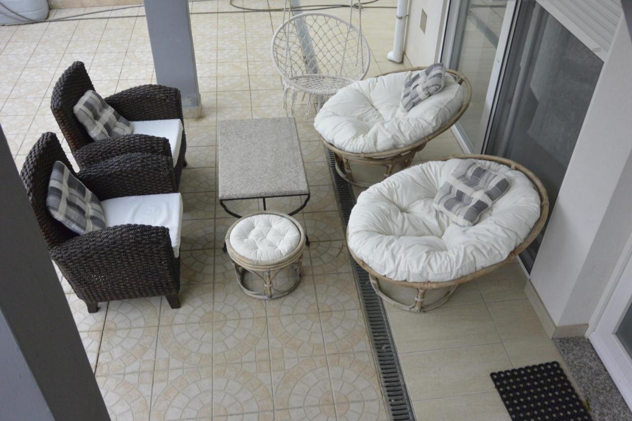 Lili Flora Apartment